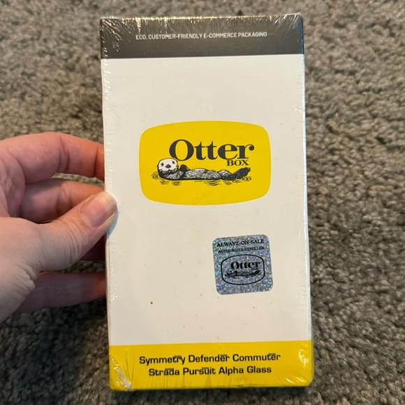 OtterBox Galaxy S22 Commuter Series Alpha Glass - Picture 1 of 2